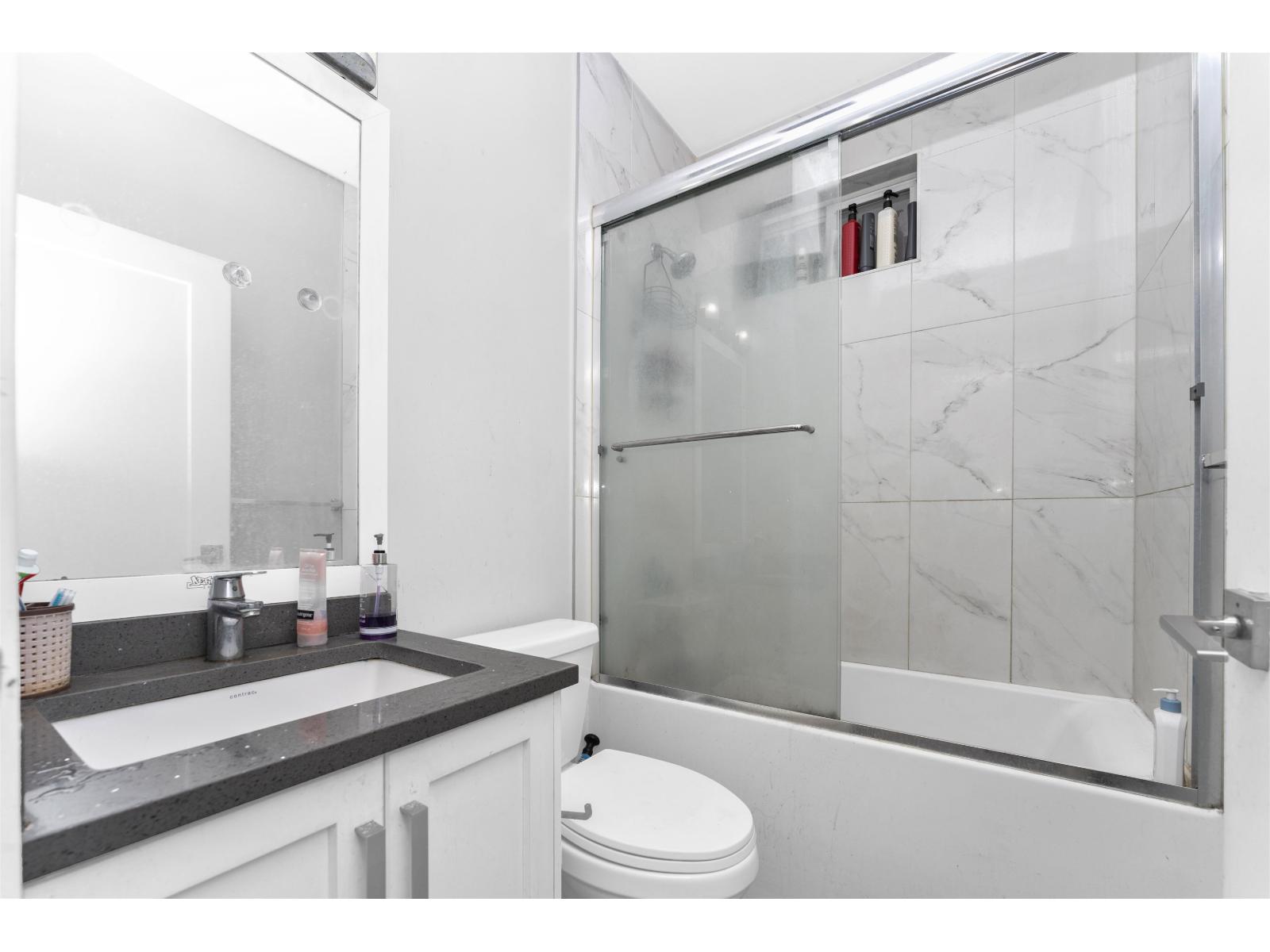 15 2530 Janzen Street Property Photo 25