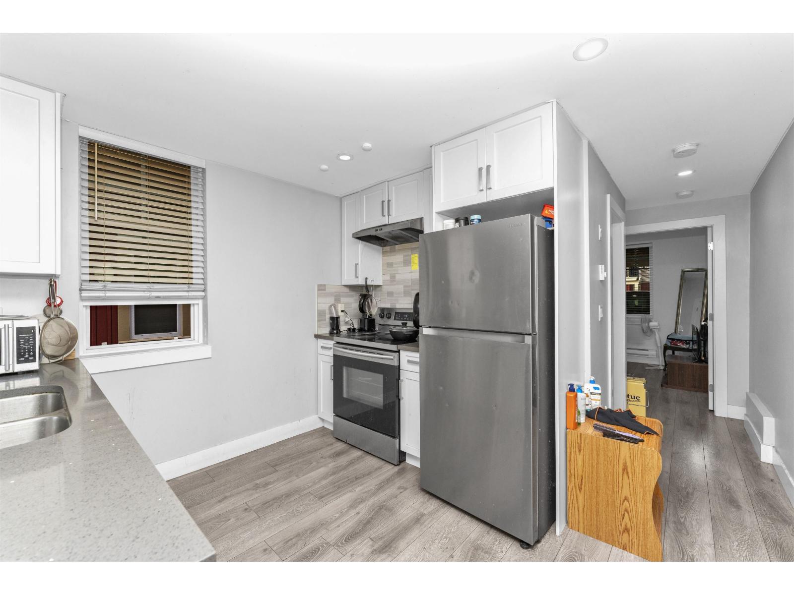 15 2530 Janzen Street Property Photo 26