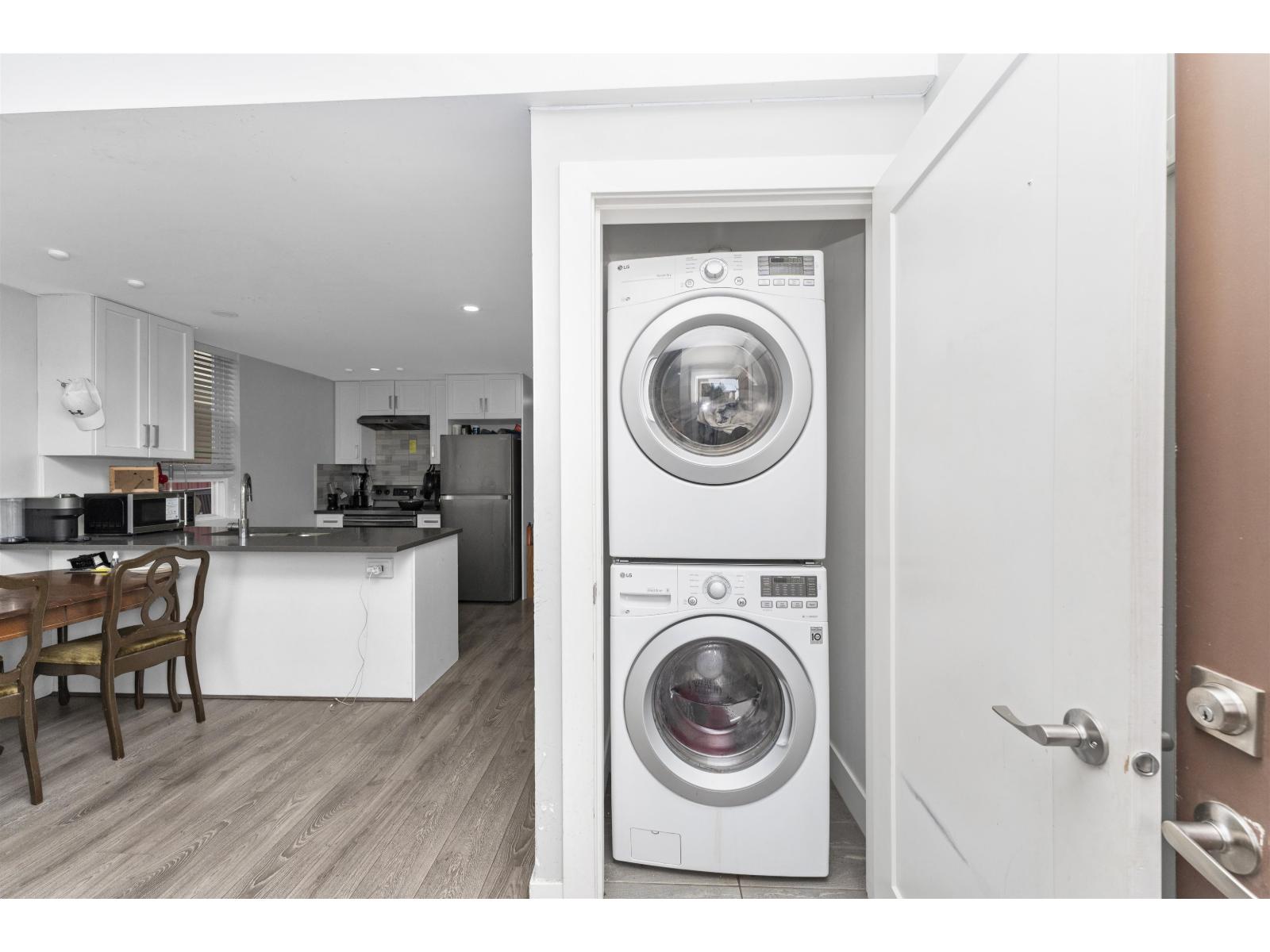 15 2530 Janzen Street Property Photo 29