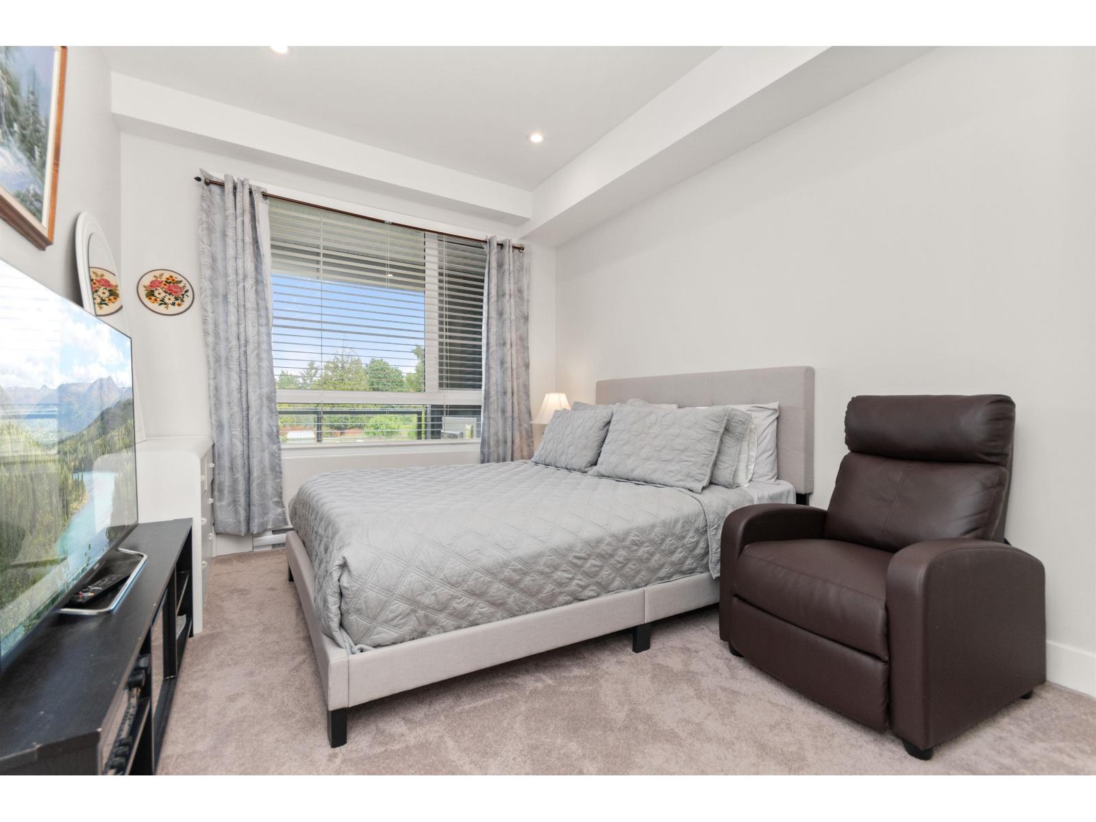 45745 Watson Road #208 Property Photo 15