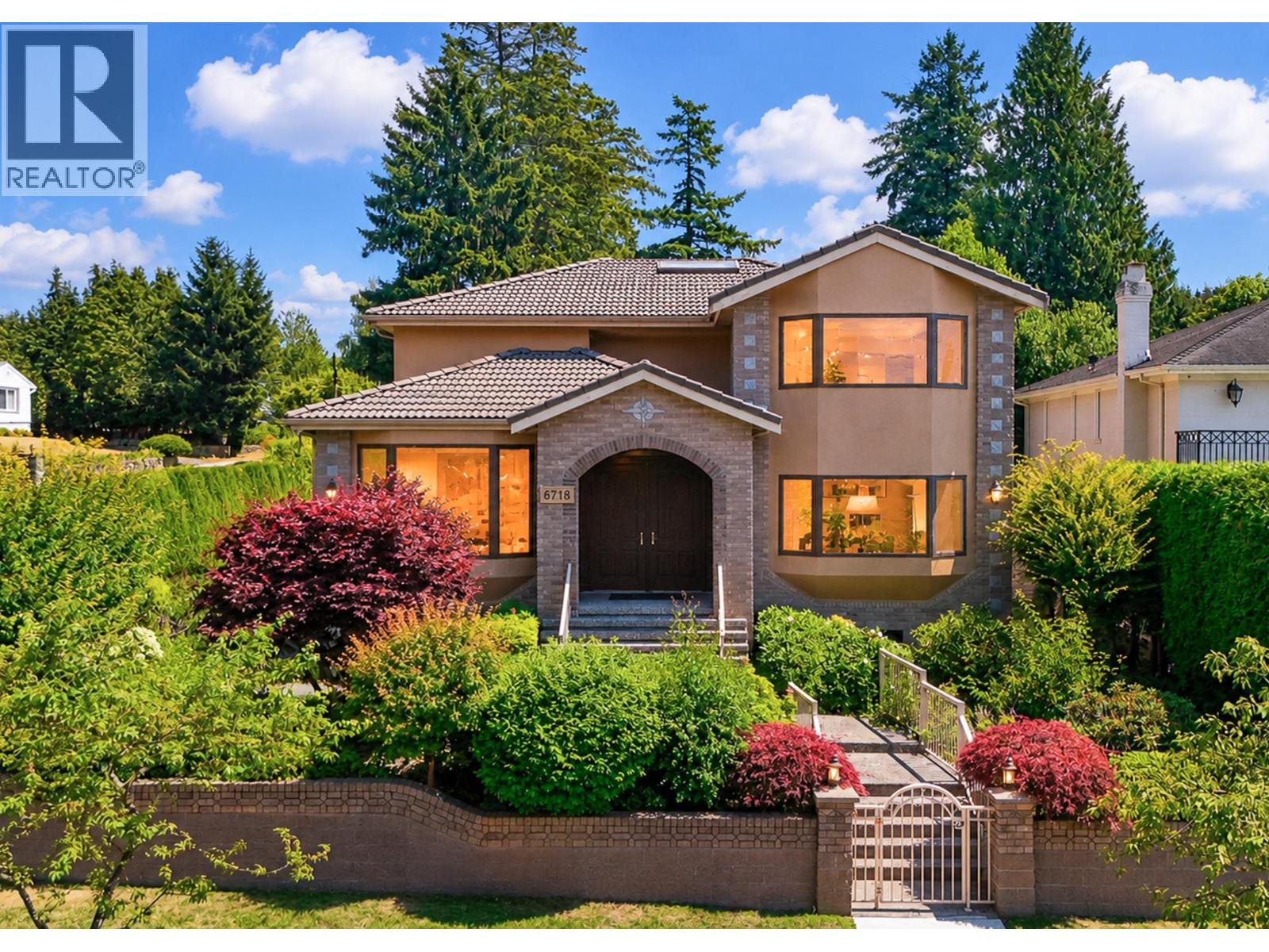 6718 Arbutus Street Photo de la propriété 1
