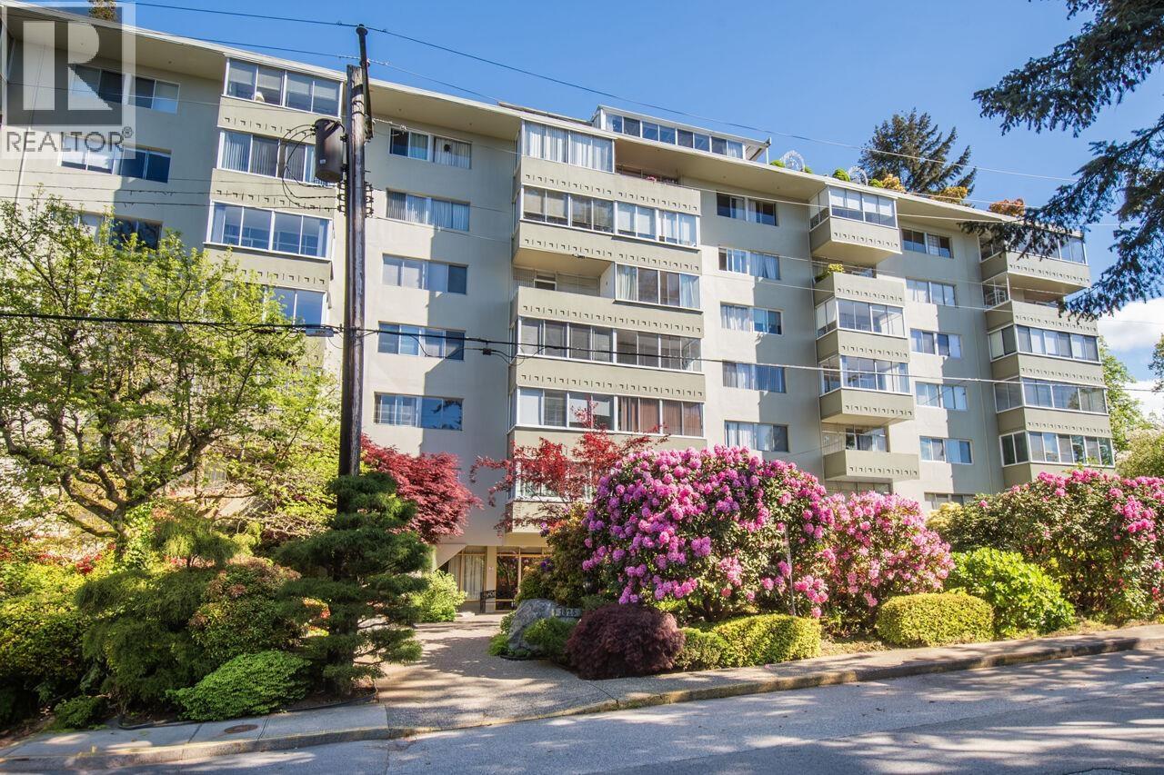 108 1425 Esquimalt Avenue Property Photo 1