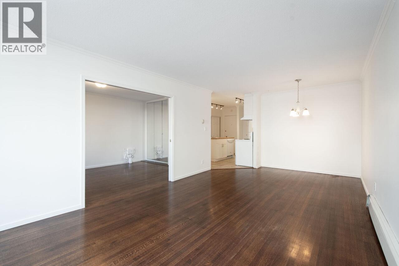 108 1425 Esquimalt Avenue Property Photo 3