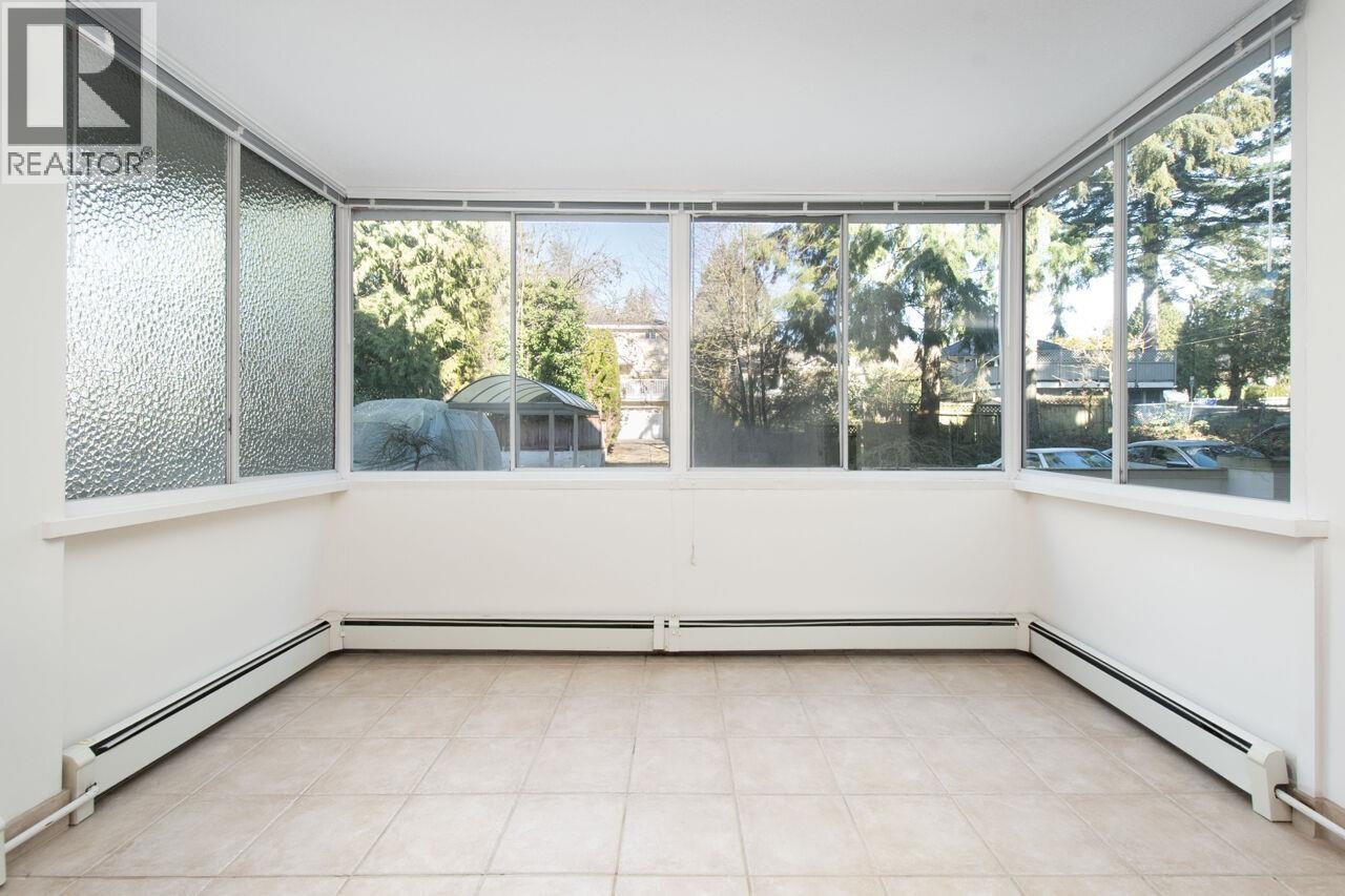 108 1425 Esquimalt Avenue Property Photo 12