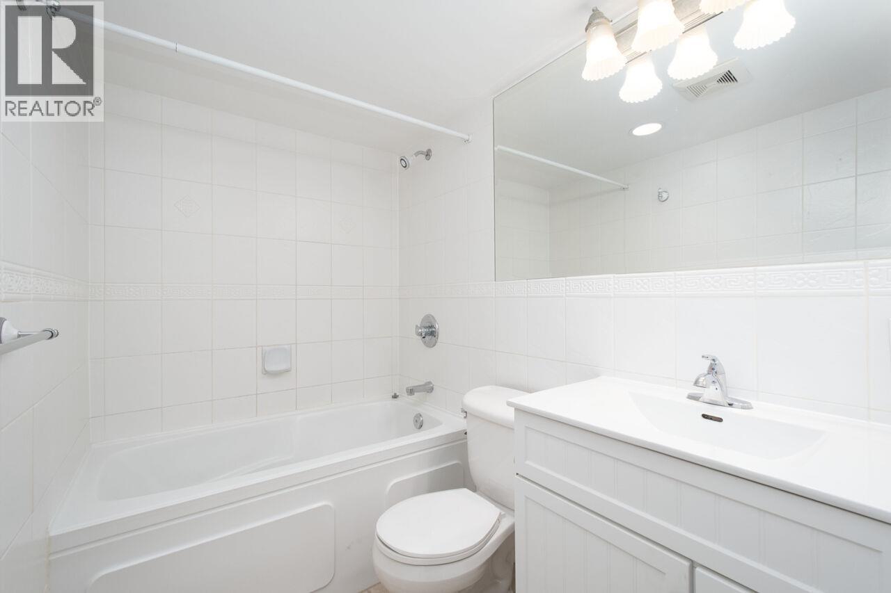 108 1425 Esquimalt Avenue Property Photo 20