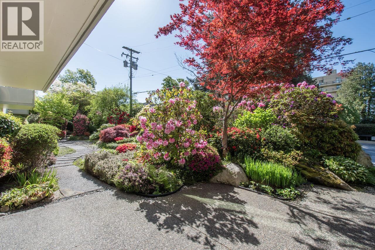 108 1425 Esquimalt Avenue Property Photo 37