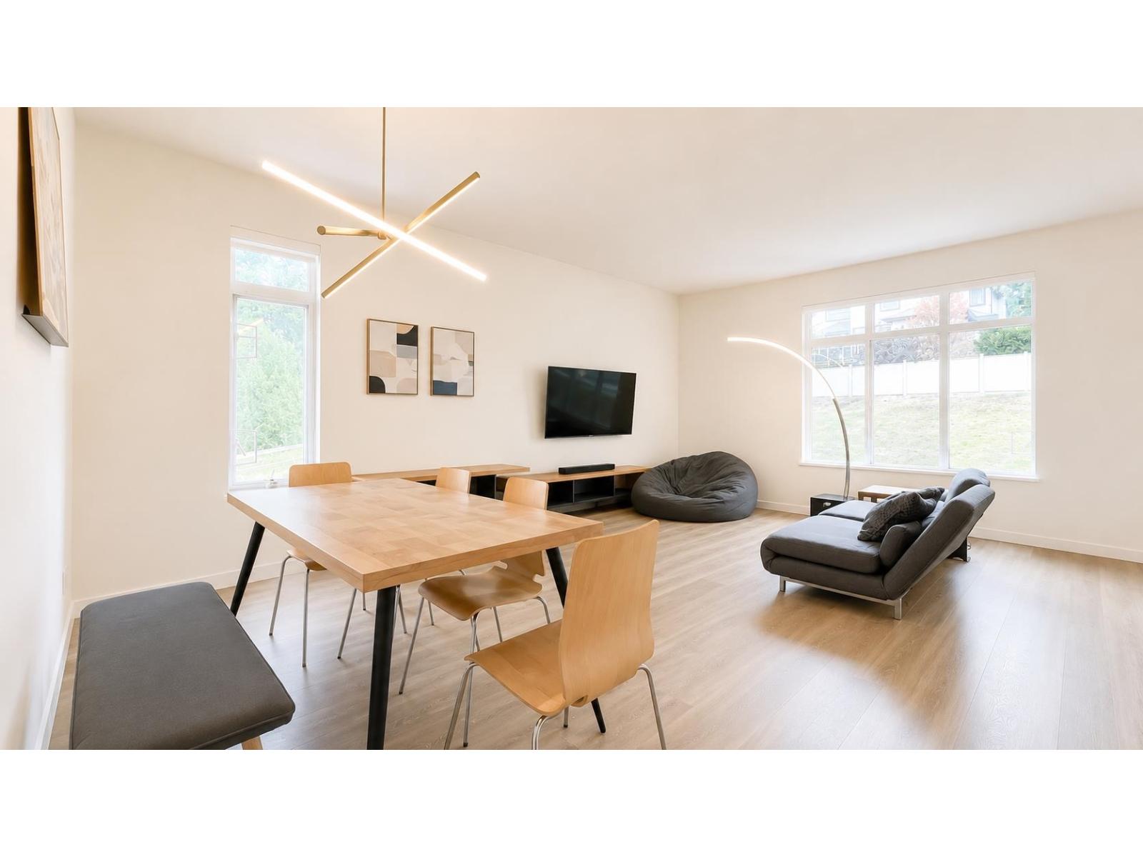 18 15235 Sitka Drive Property Photo 8