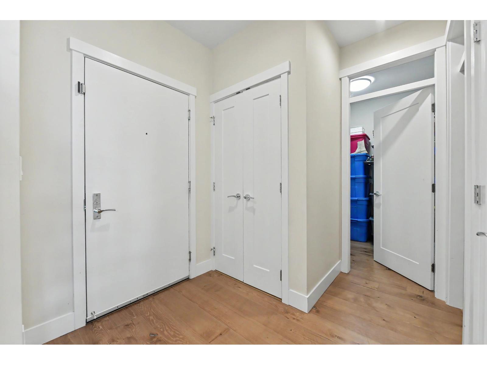 516 14855 Thrift Avenue Property Photo 3
