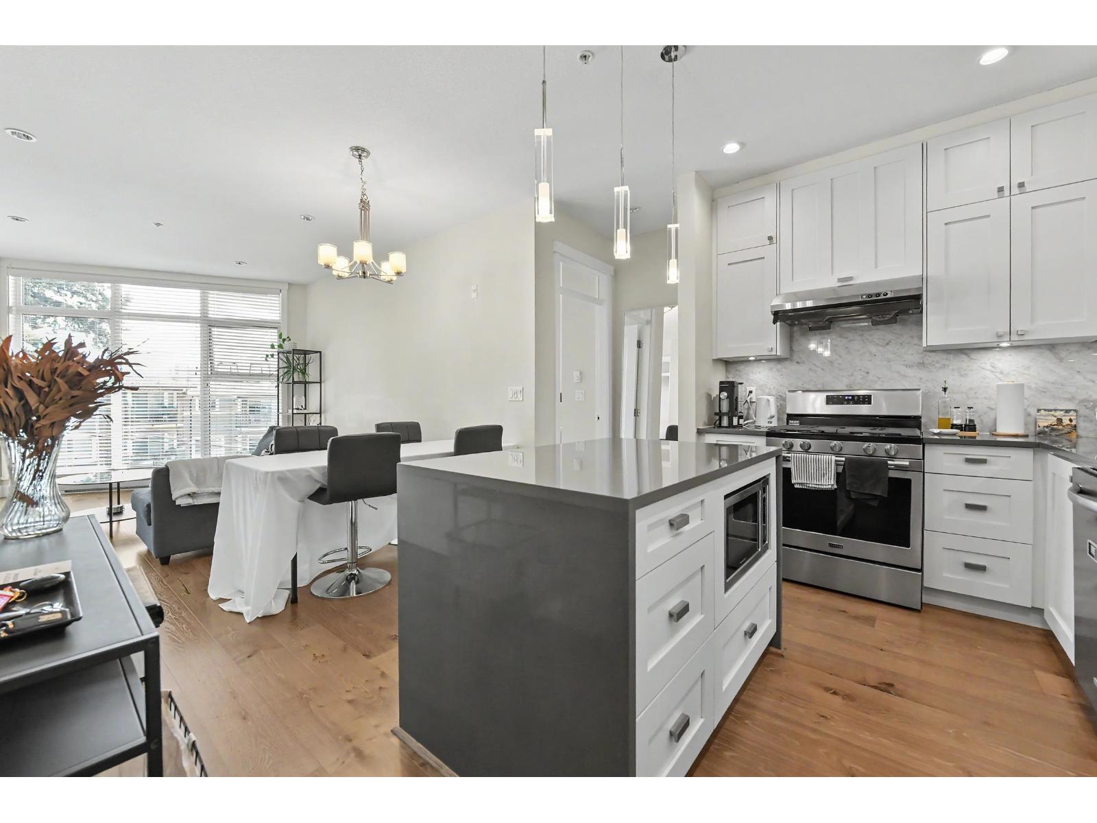 516 14855 Thrift Avenue Property Photo 4