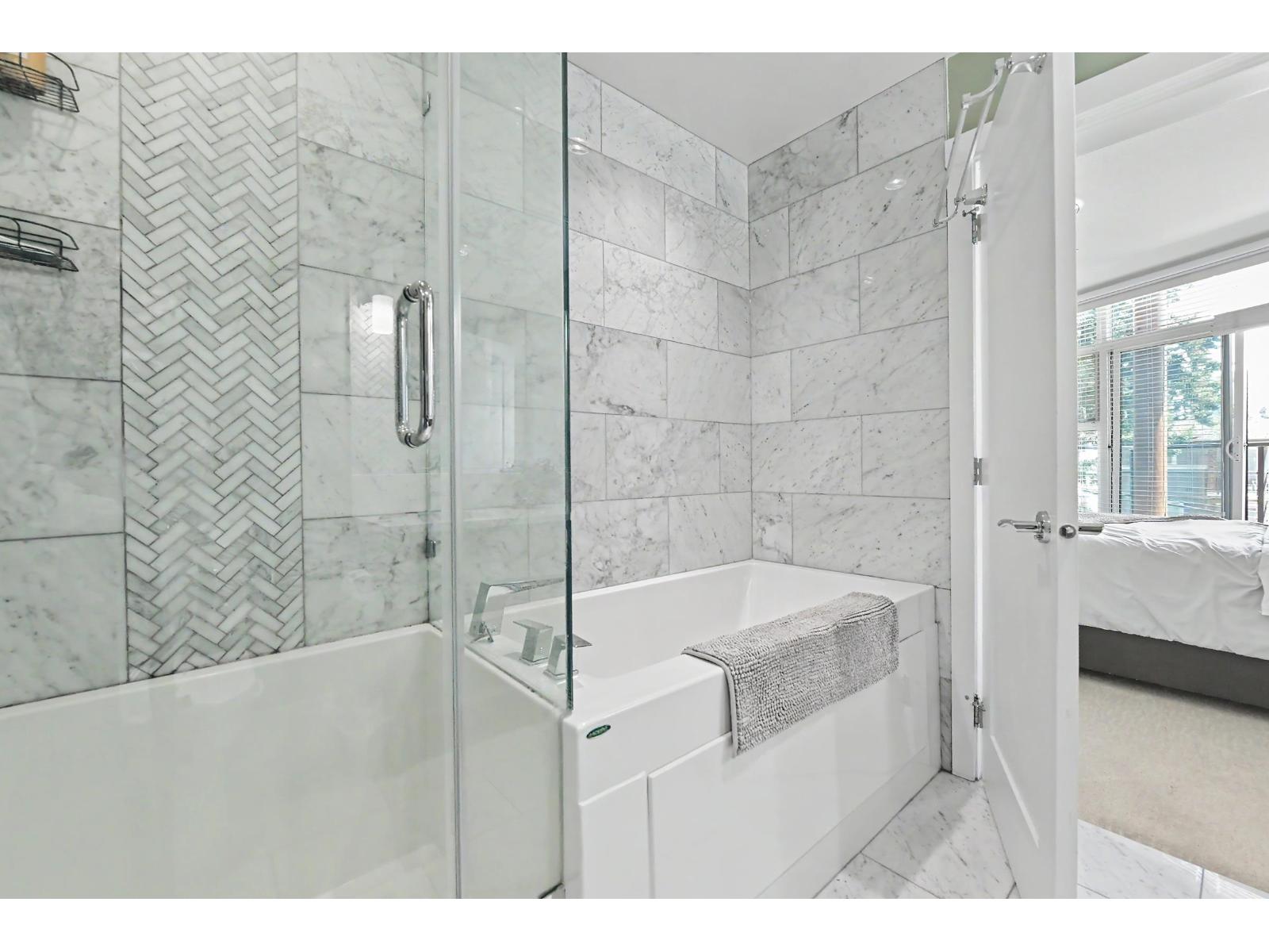 516 14855 Thrift Avenue Property Photo 18
