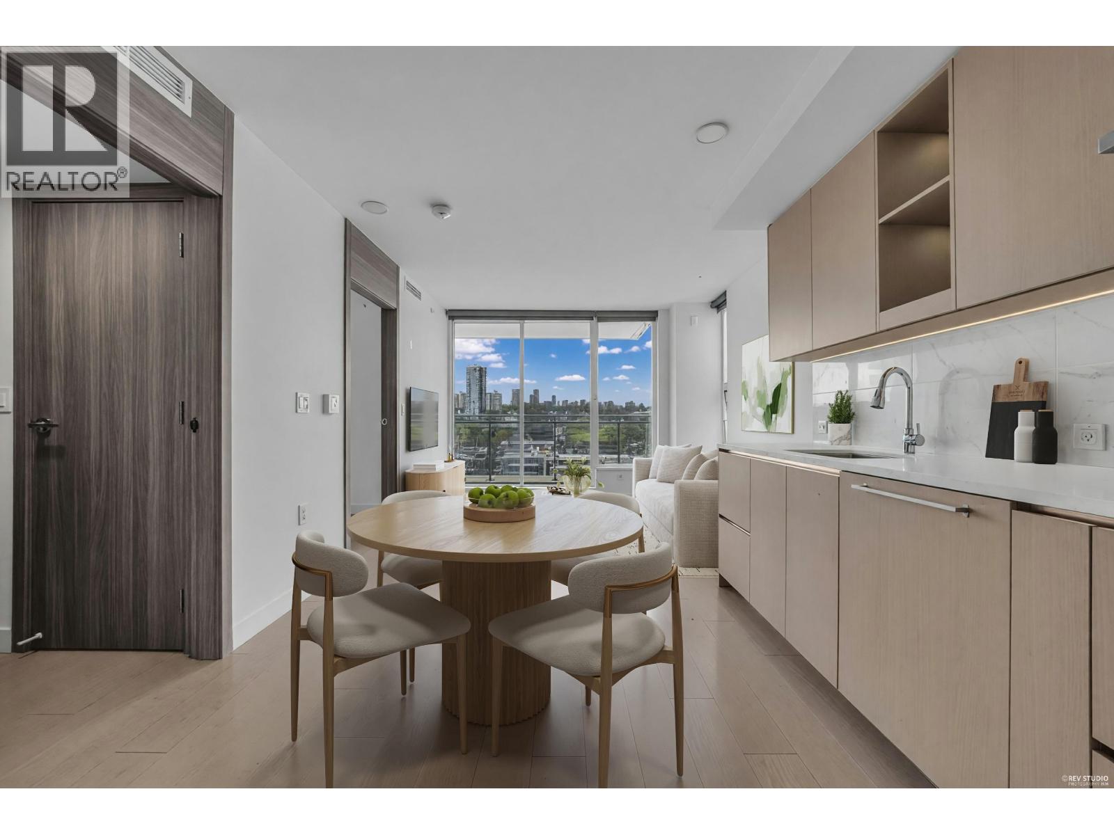 1808 455 Sw Marine Drive Property Photo 2