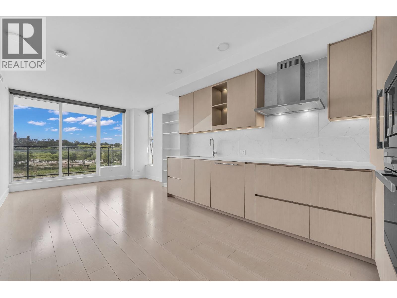 1808 455 Sw Marine Drive Property Photo 6