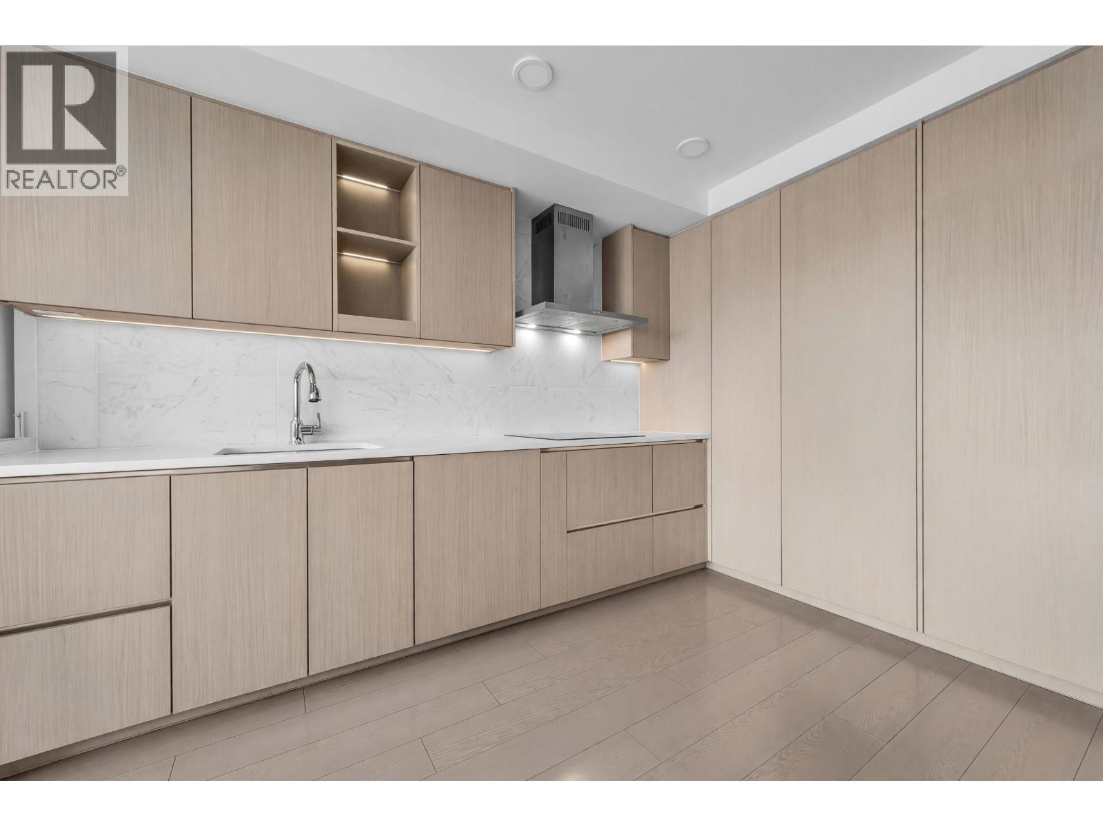 1808 455 Sw Marine Drive Property Photo 7