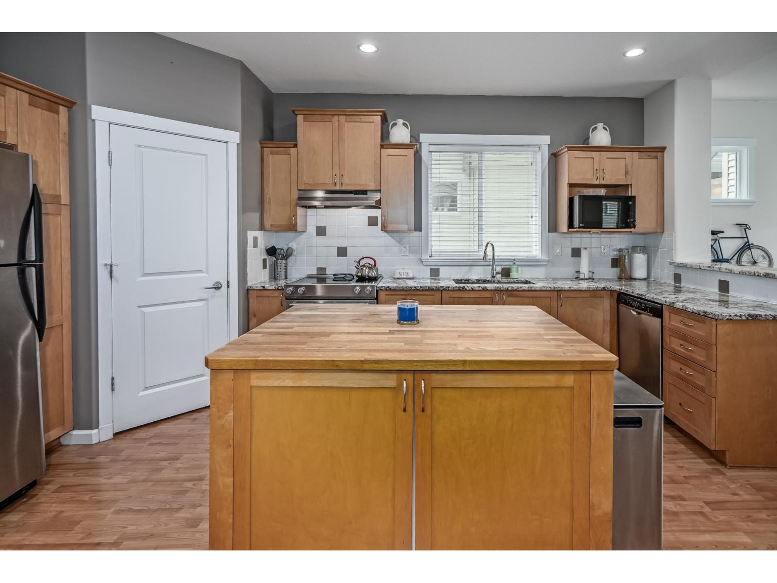19141 68 Avenue Property Photo 11