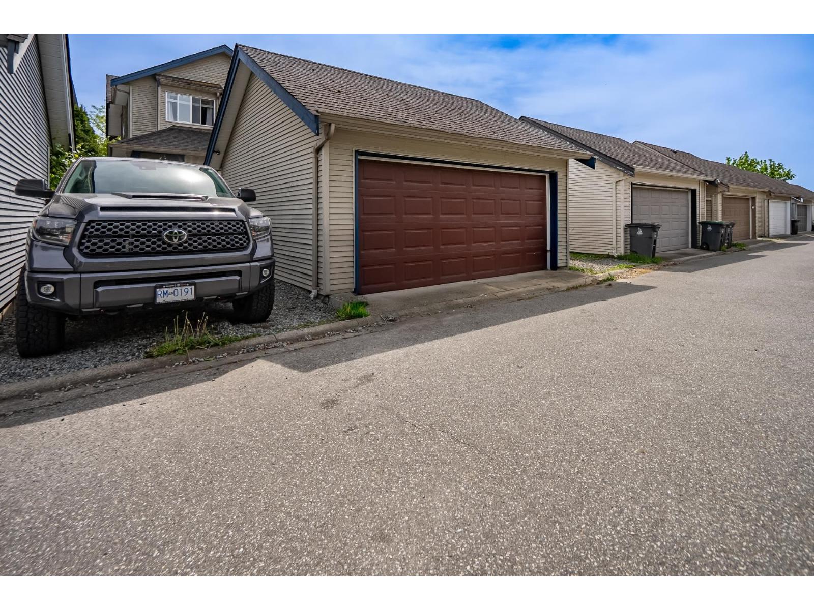 19141 68 Avenue Property Photo 32