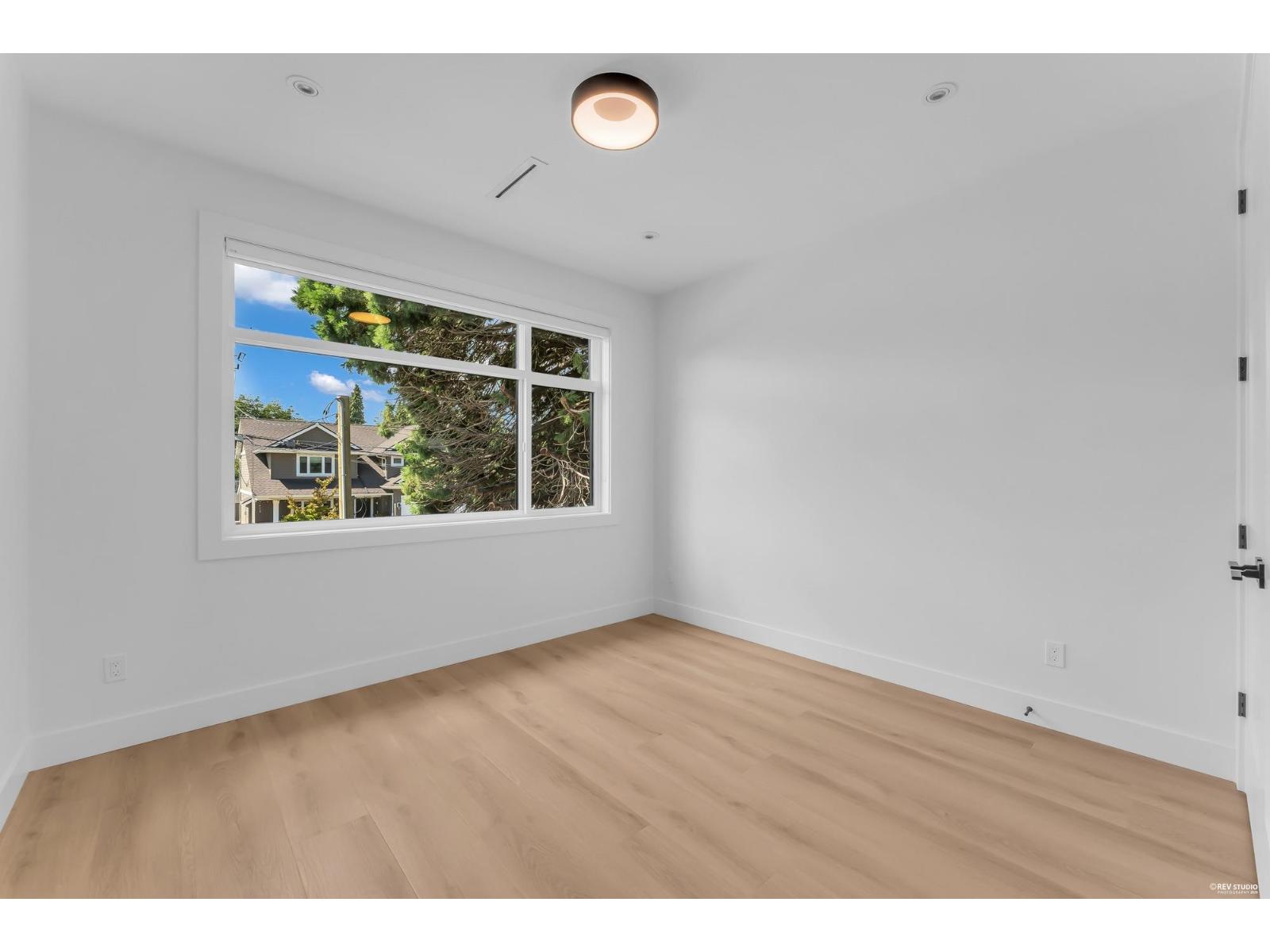 8219 111b Street Property Photo 32