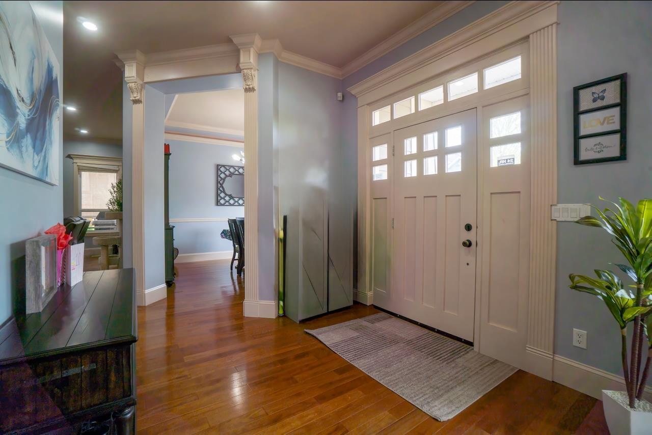 18938 54a Avenue Property Photo 5