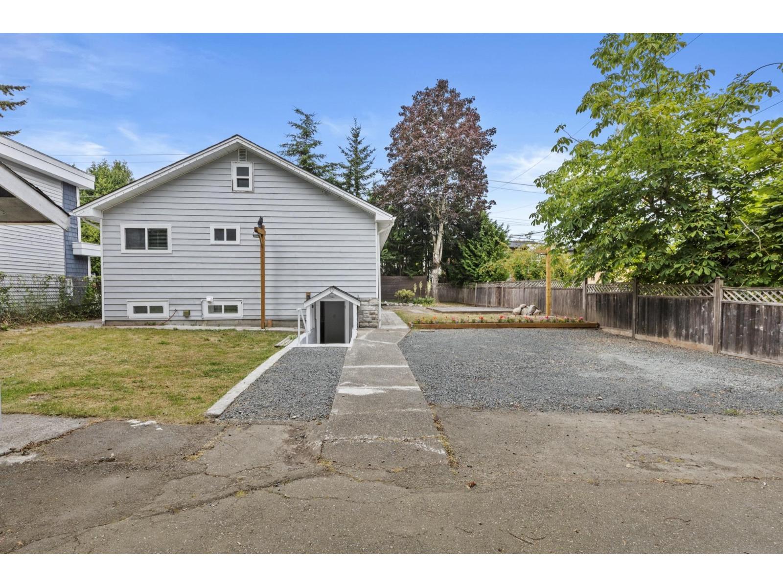 1593 Stevens Street Property Photo 4
