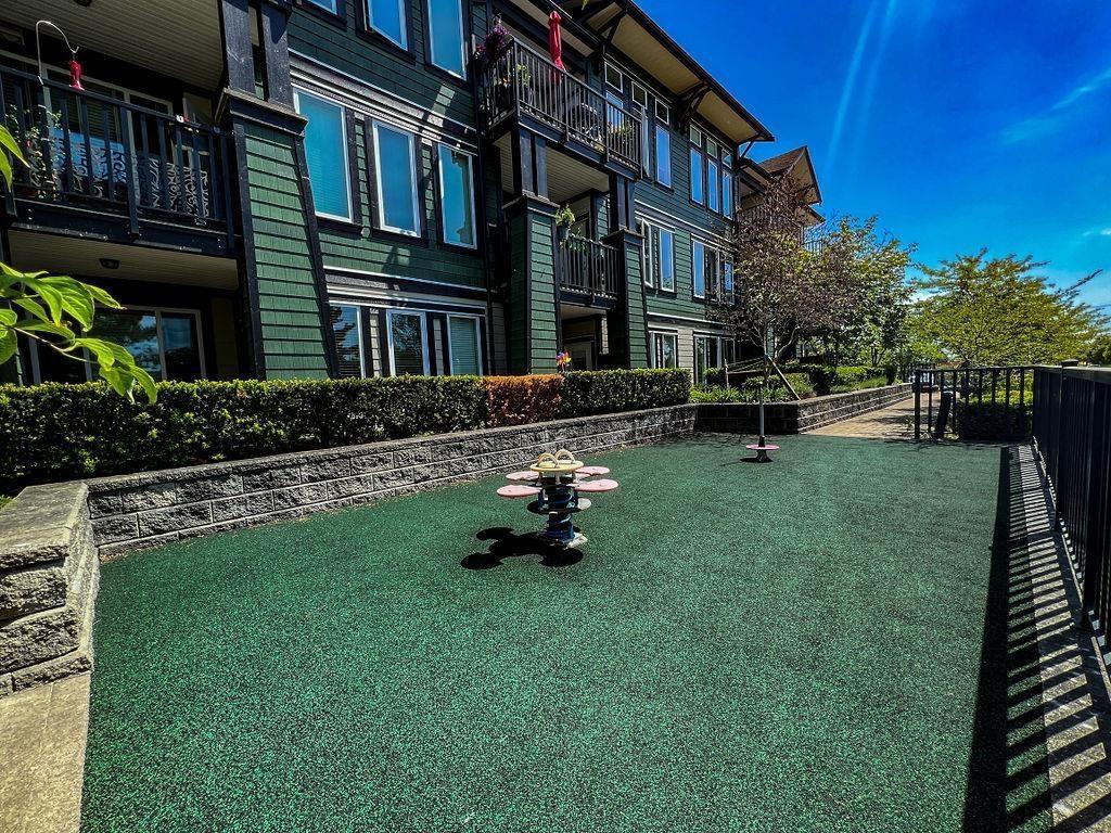 210 5665 177b Street Property Photo 6