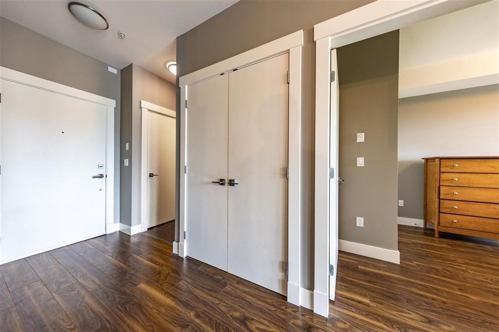 210 5665 177b Street Property Photo 8
