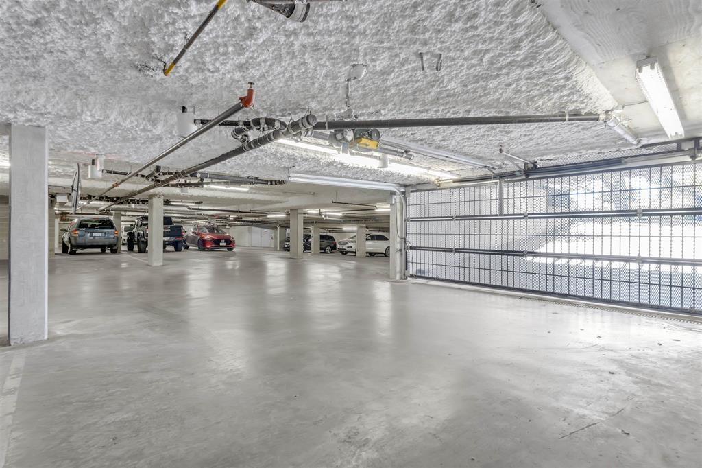 210 5665 177b Street Property Photo 23