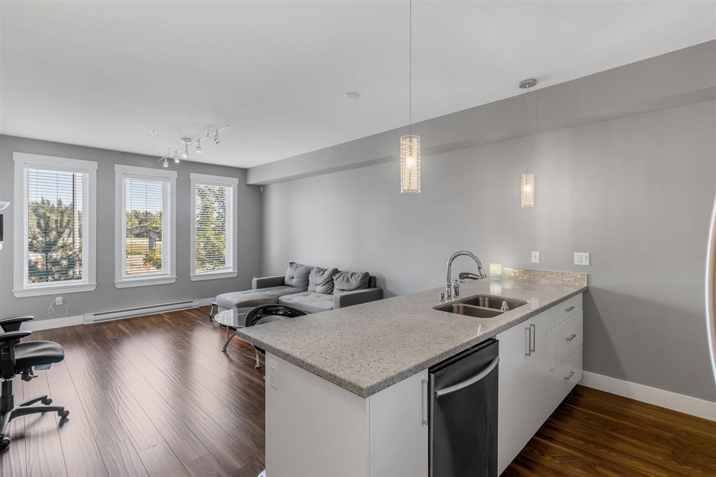 210 5665 177b Street Property Photo 25