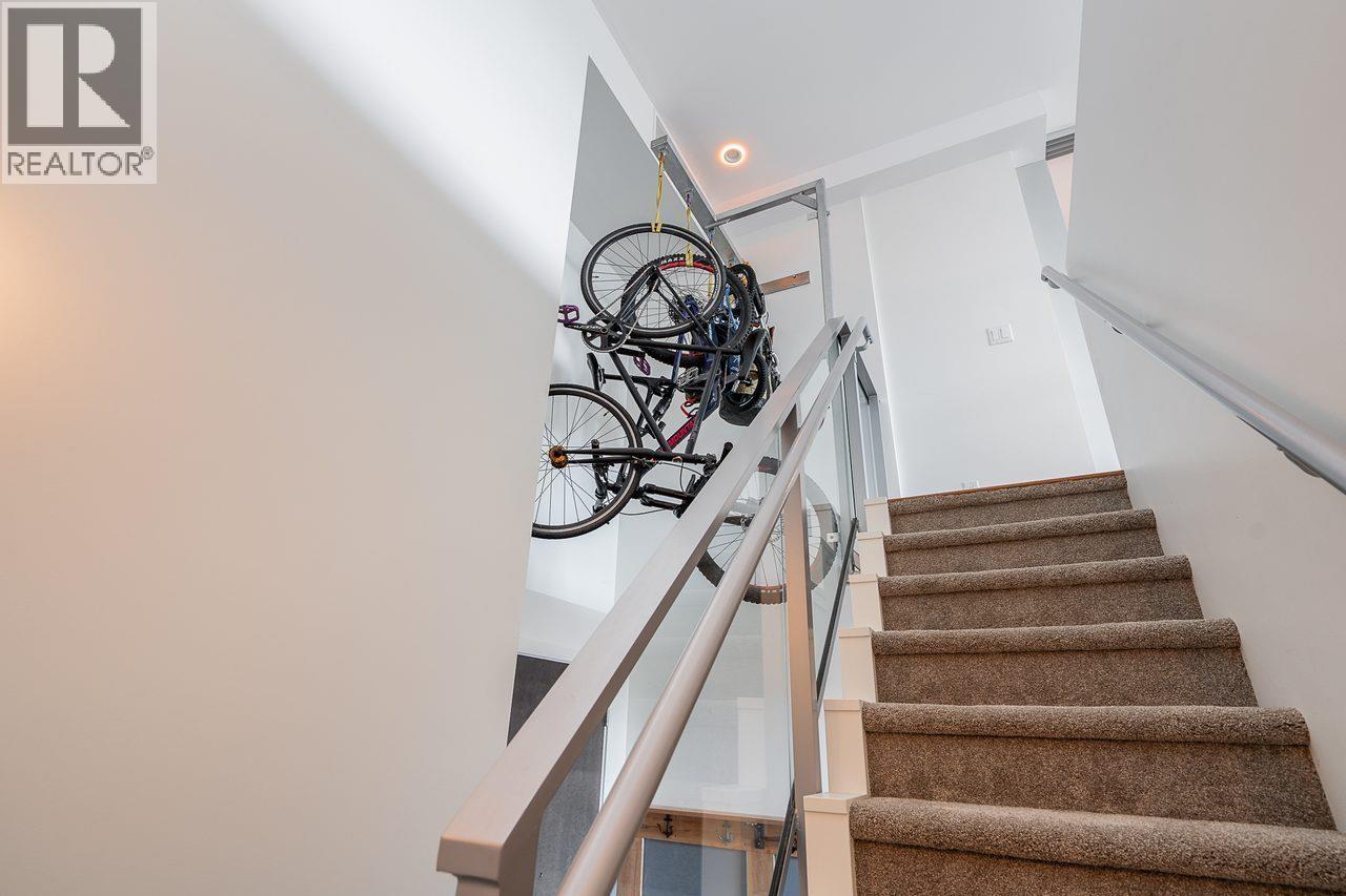 401 9150 University High Street Property Photo 14