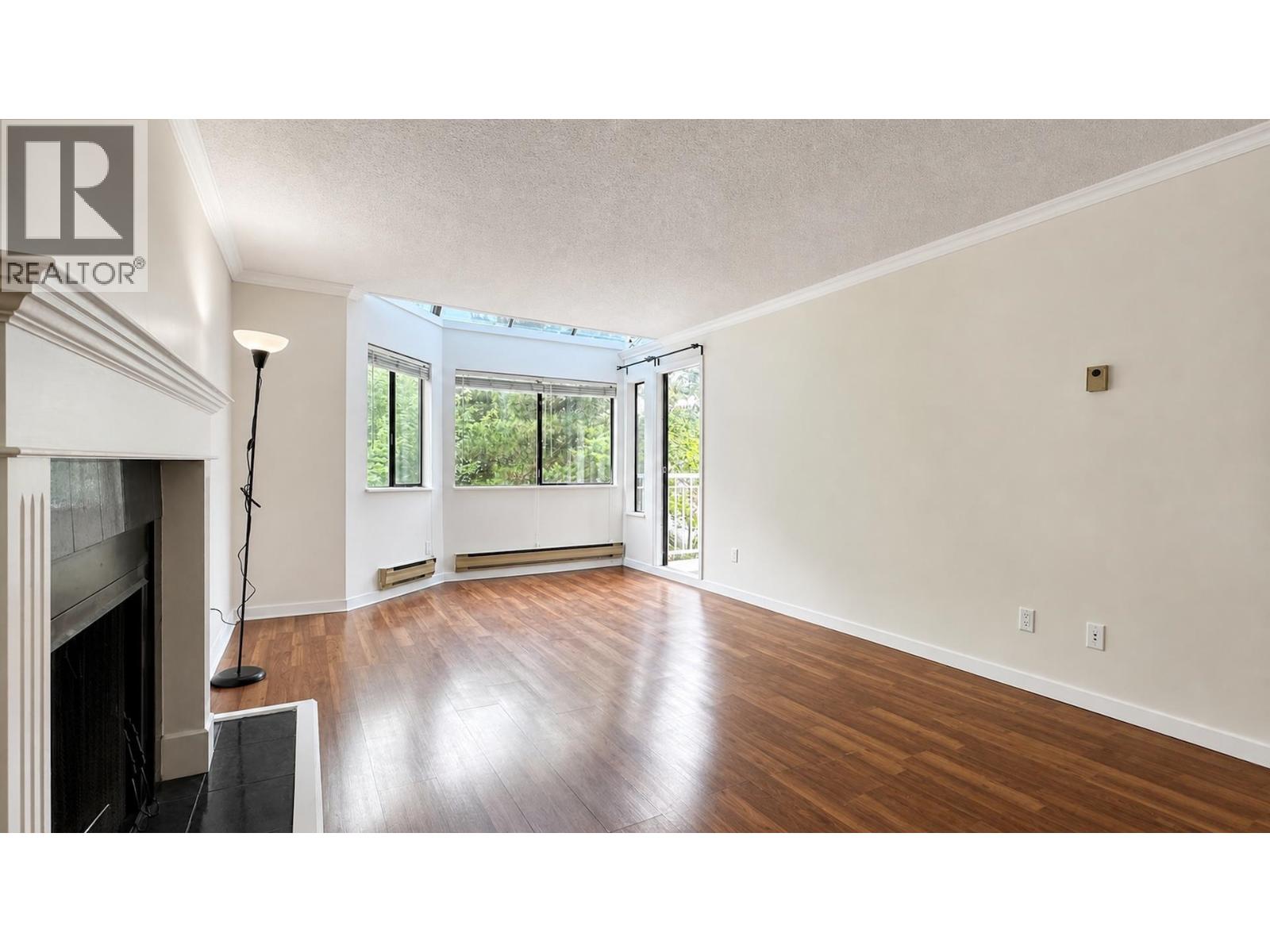 314 9584 Manchester Drive Property Photo 4