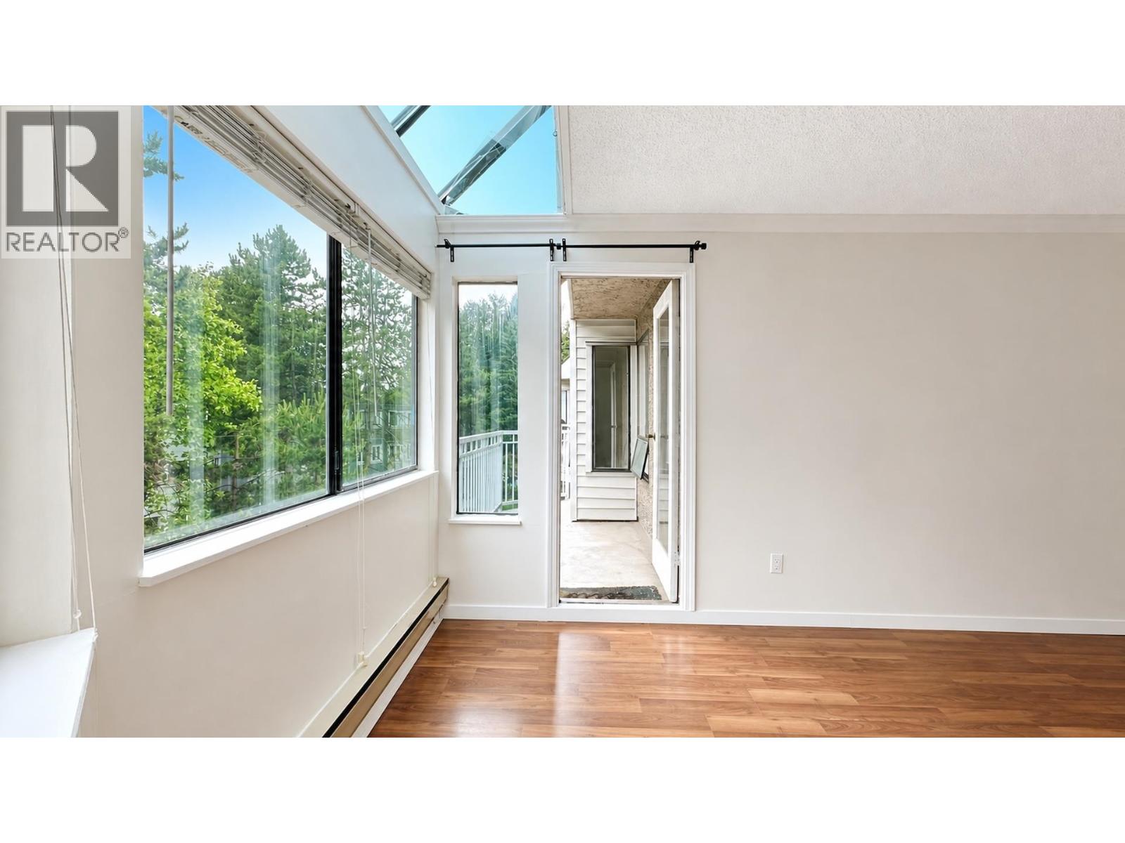 314 9584 Manchester Drive Property Photo 7