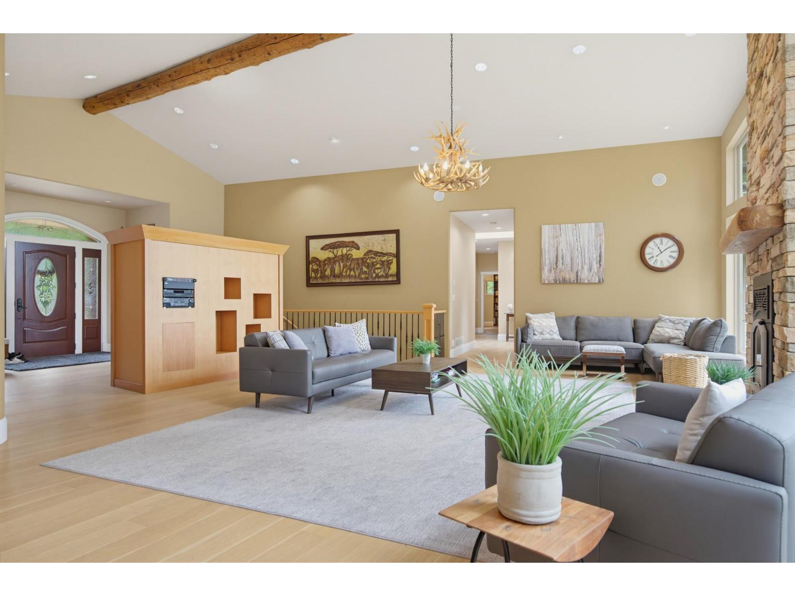 9472 222 Street Property Photo 7