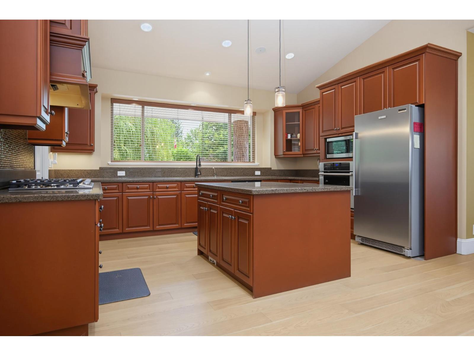 9472 222 Street Property Photo 10