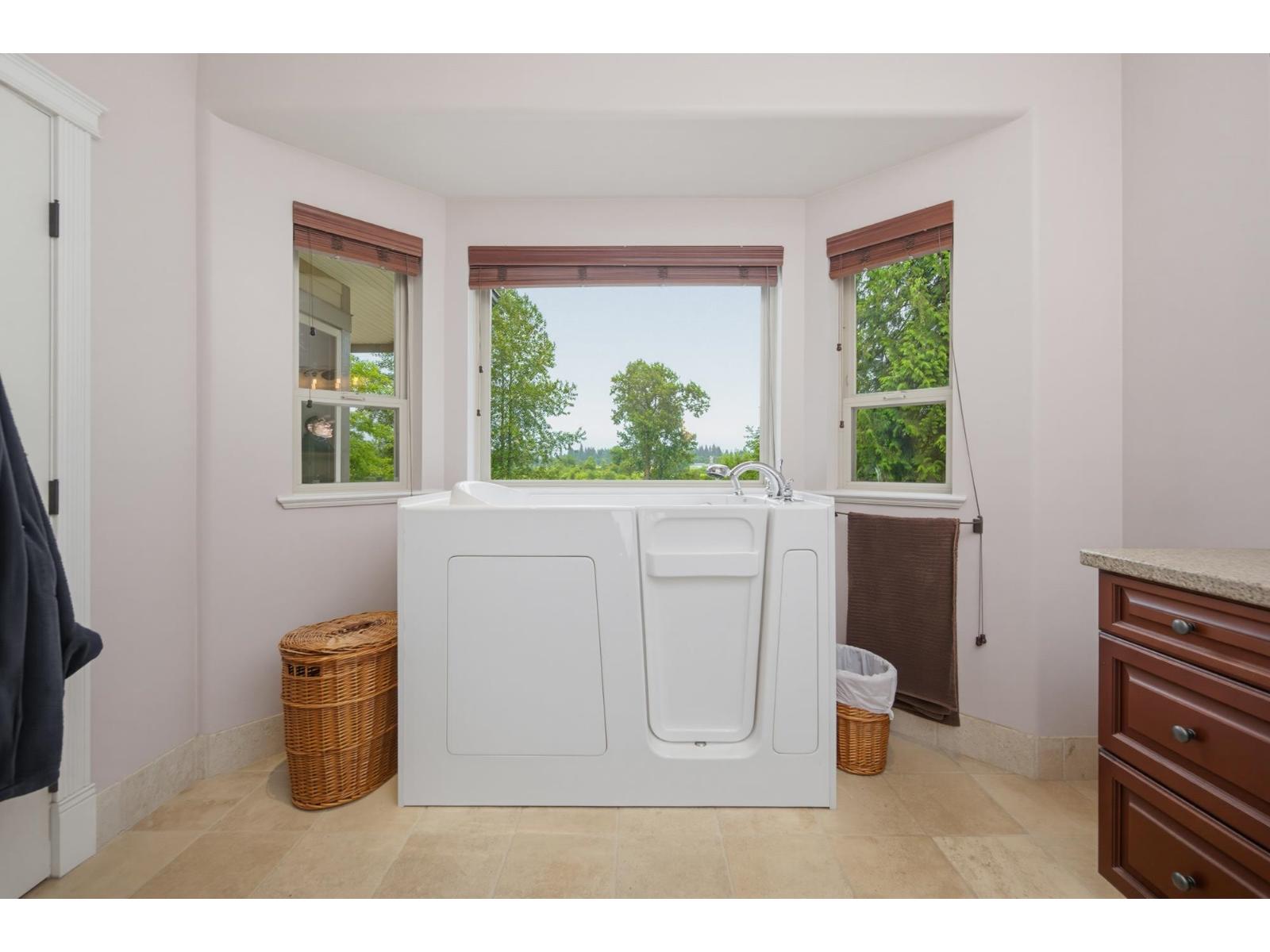 9472 222 Street Property Photo 16