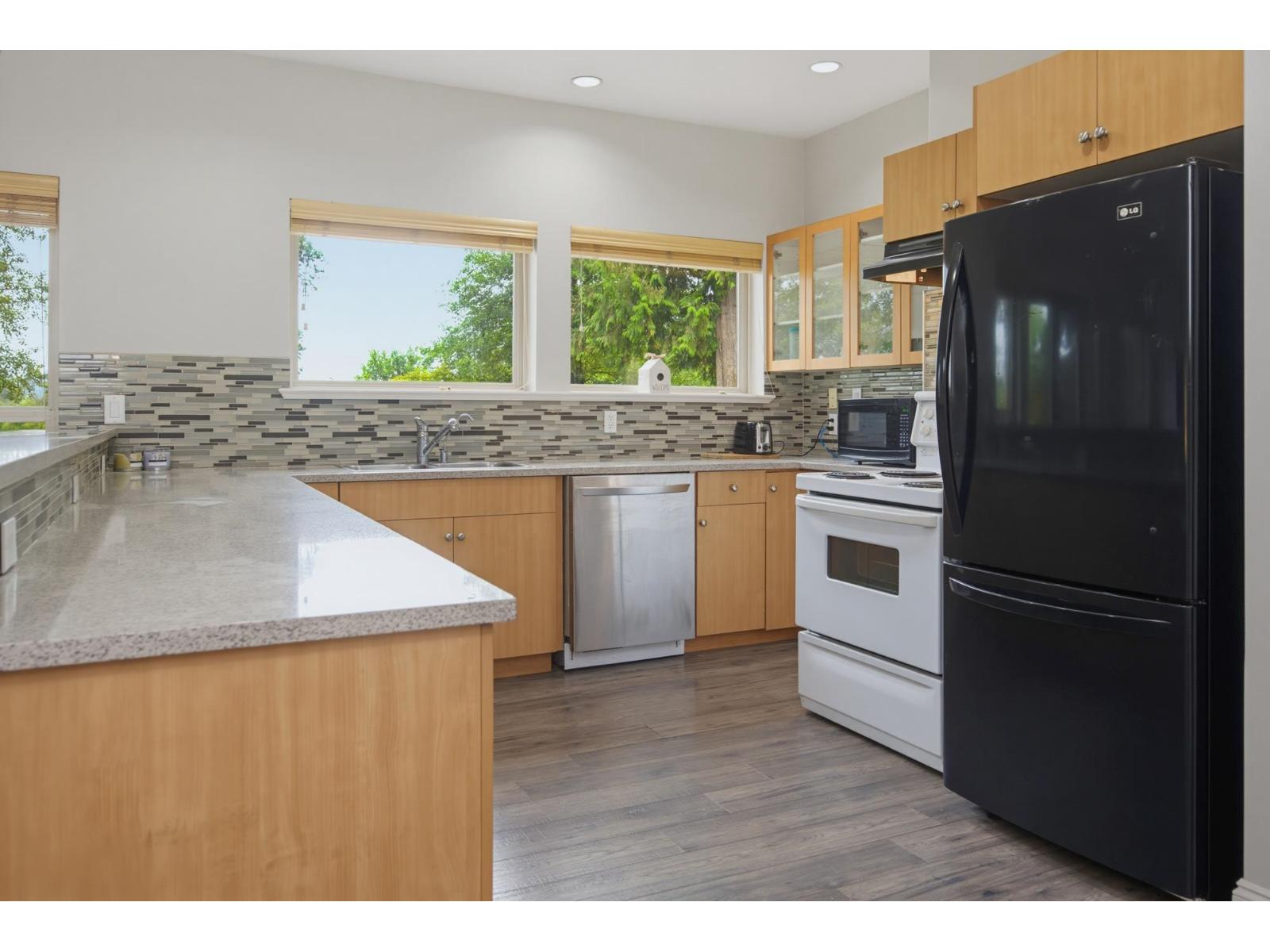 9472 222 Street Property Photo 23