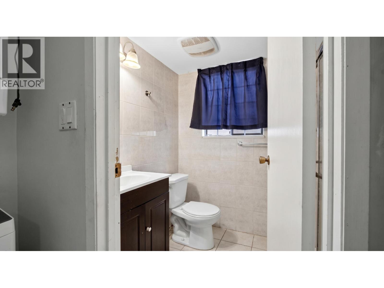 2871 E 18th Avenue Property Photo 16