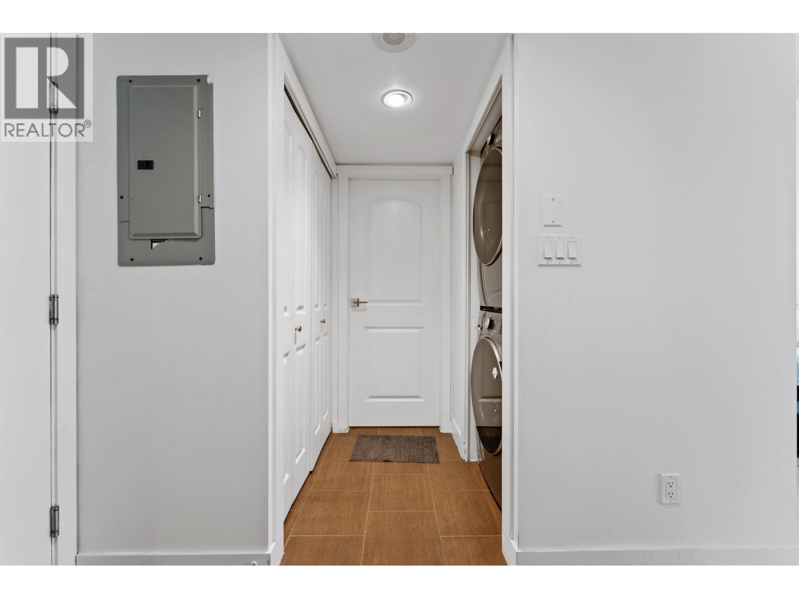 606 200 Keary Street Property Photo 3
