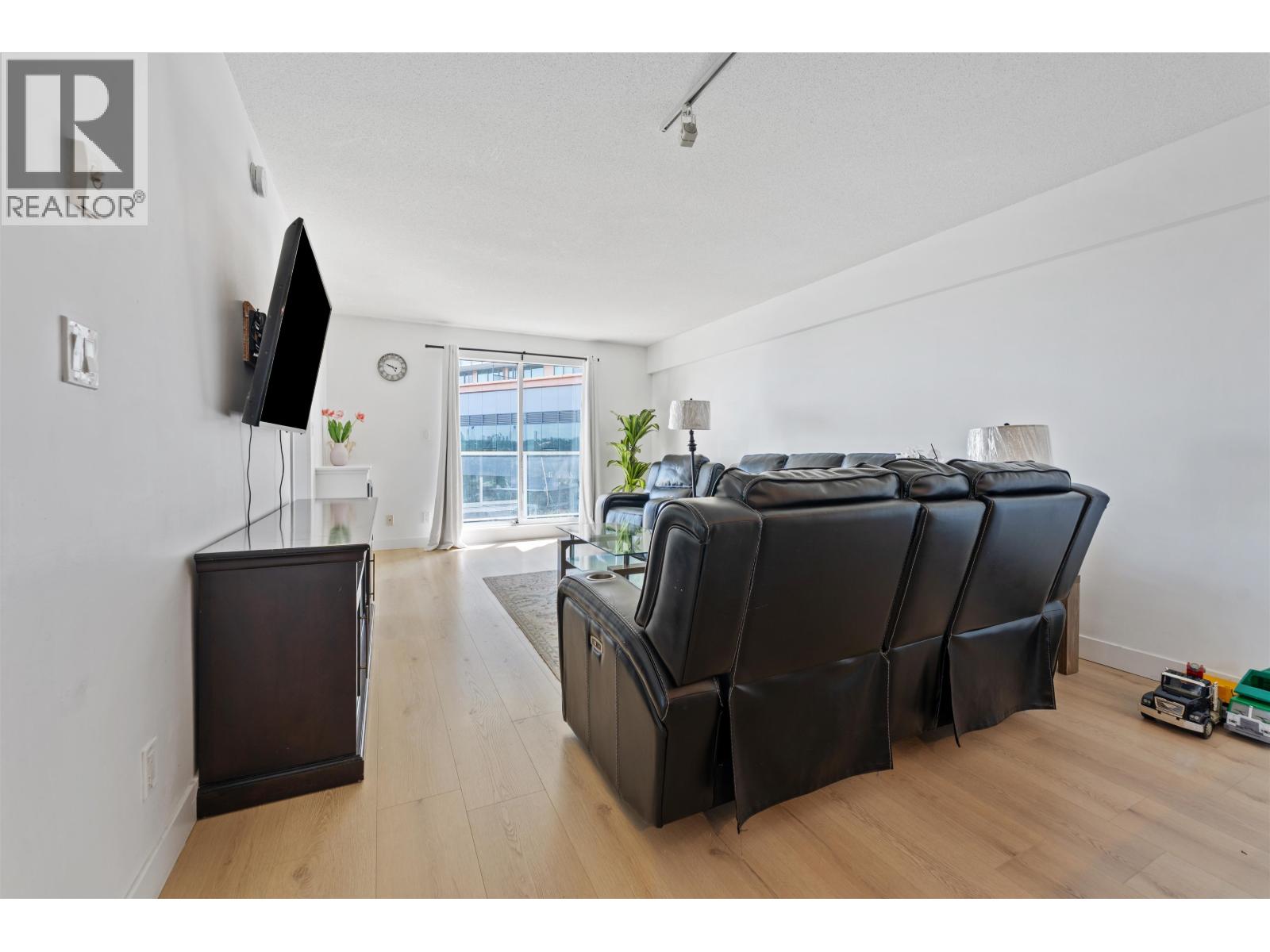 606 200 Keary Street Property Photo 4