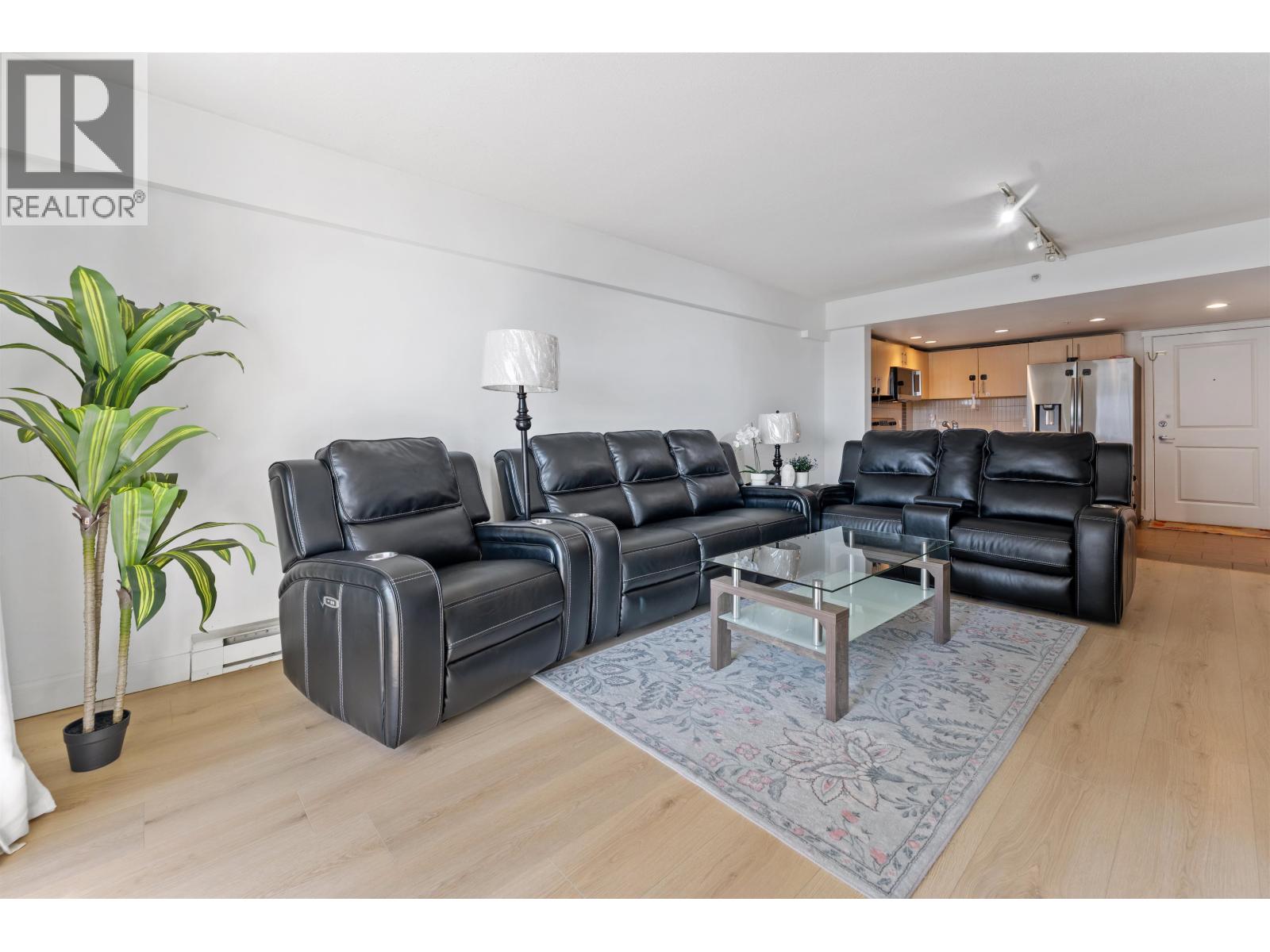 606 200 Keary Street Property Photo 5