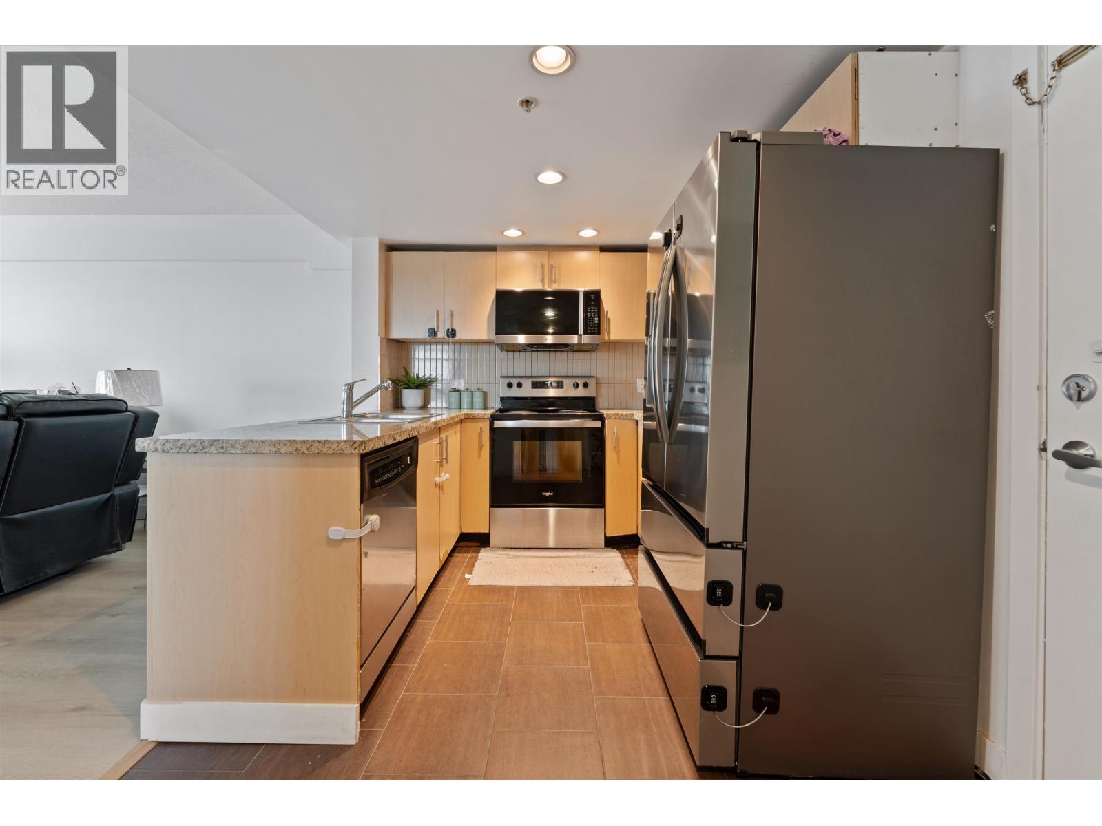 606 200 Keary Street Property Photo 7