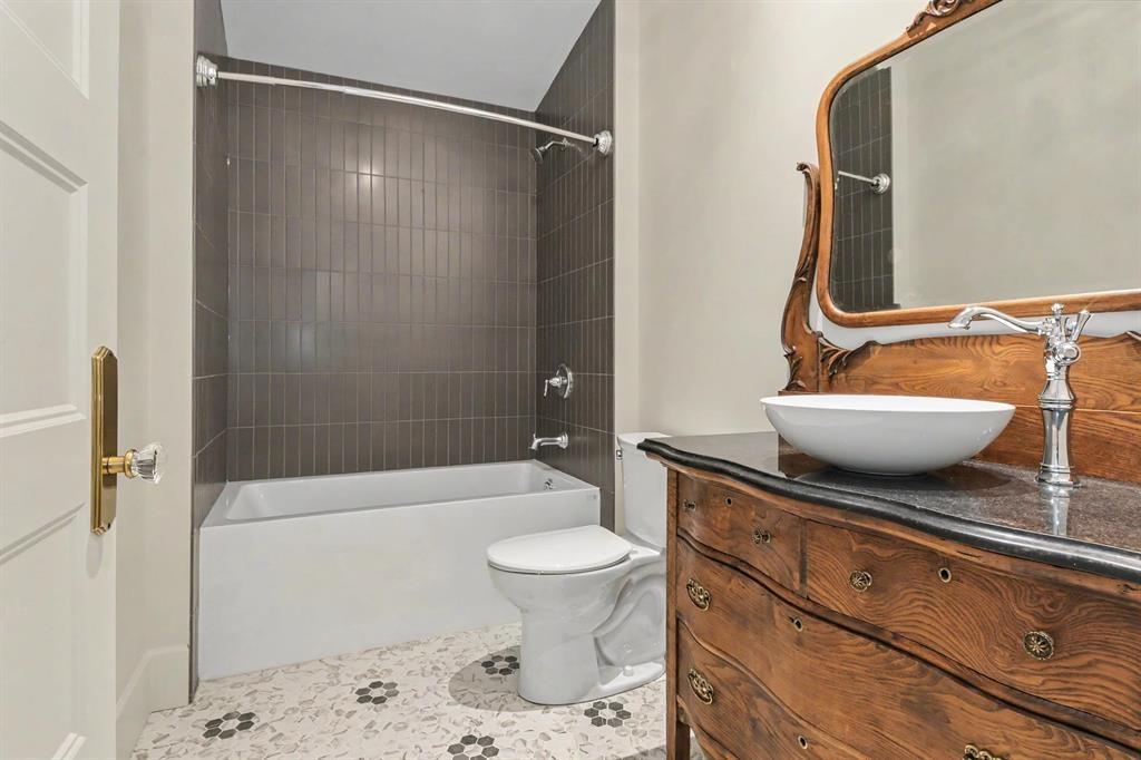 19682 44 Avenue Property Photo 21