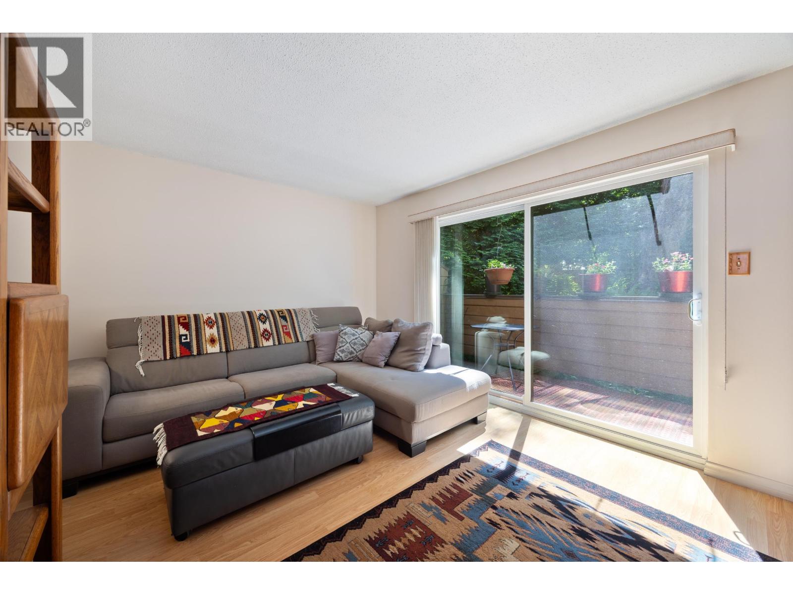 4384 Garden Grove Drive Photo de la propriété 1