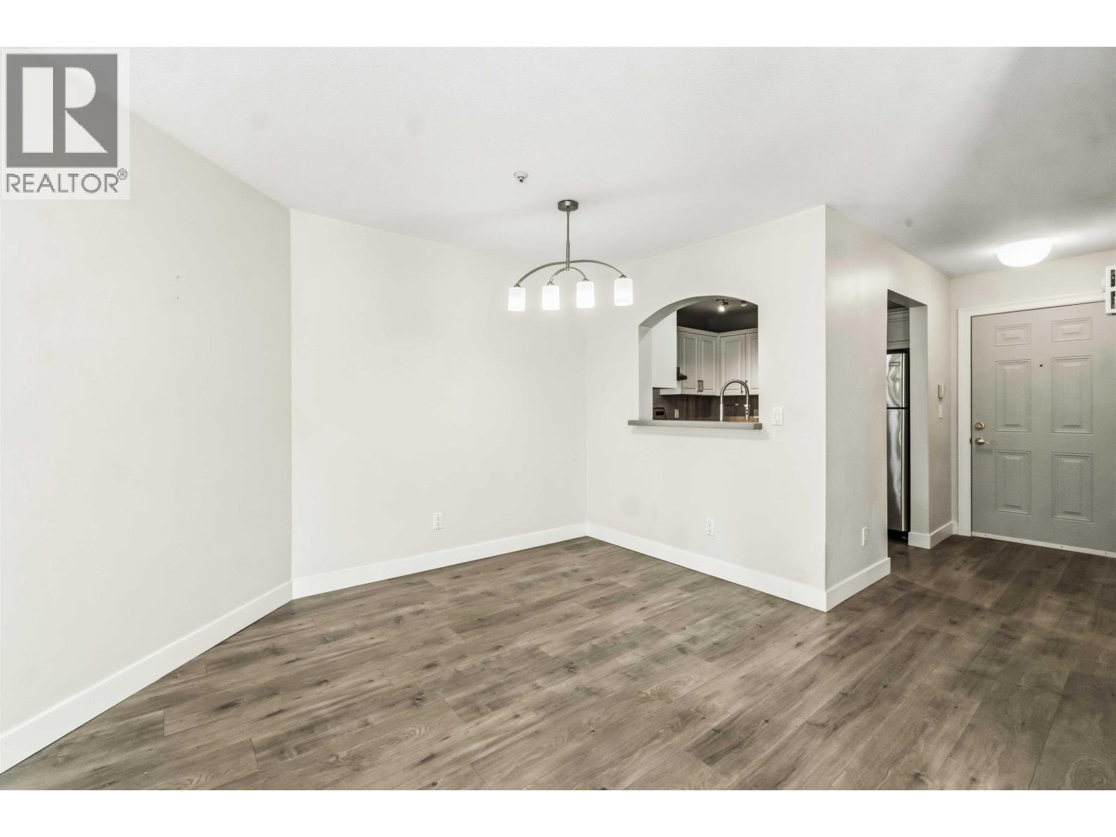 310 2970 Princess Crescent Property Photo 14