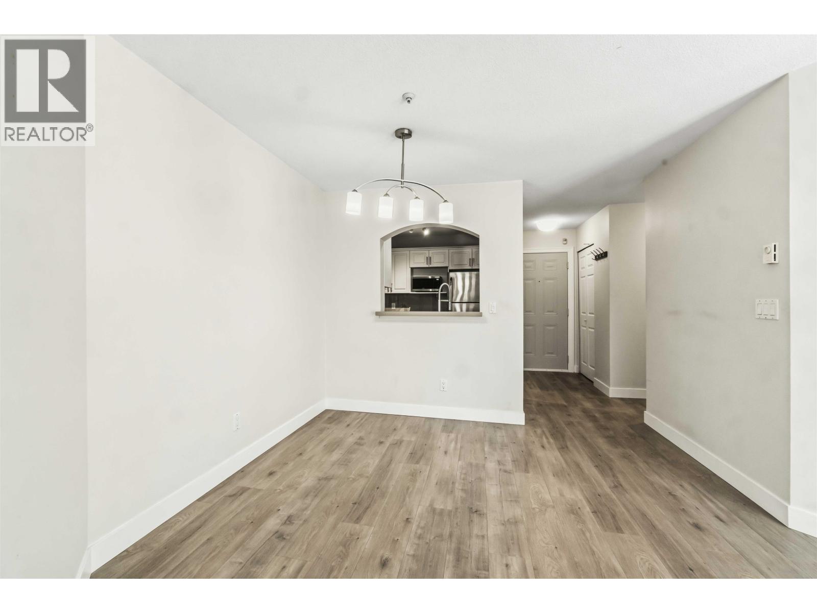 310 2970 Princess Crescent Property Photo 15