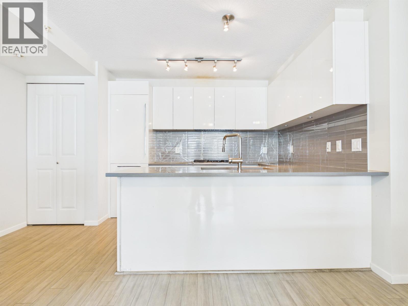 1605 6658 Dow Avenue Property Photo 7