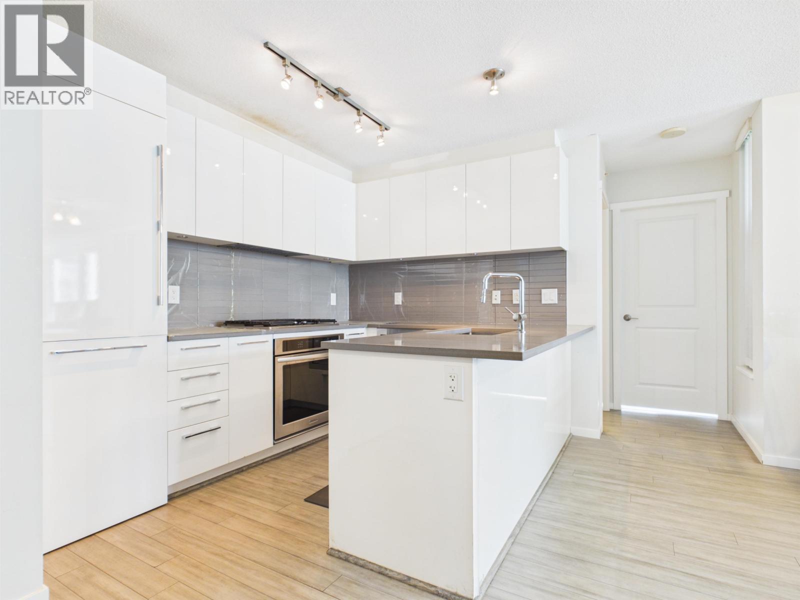 1605 6658 Dow Avenue Property Photo 9