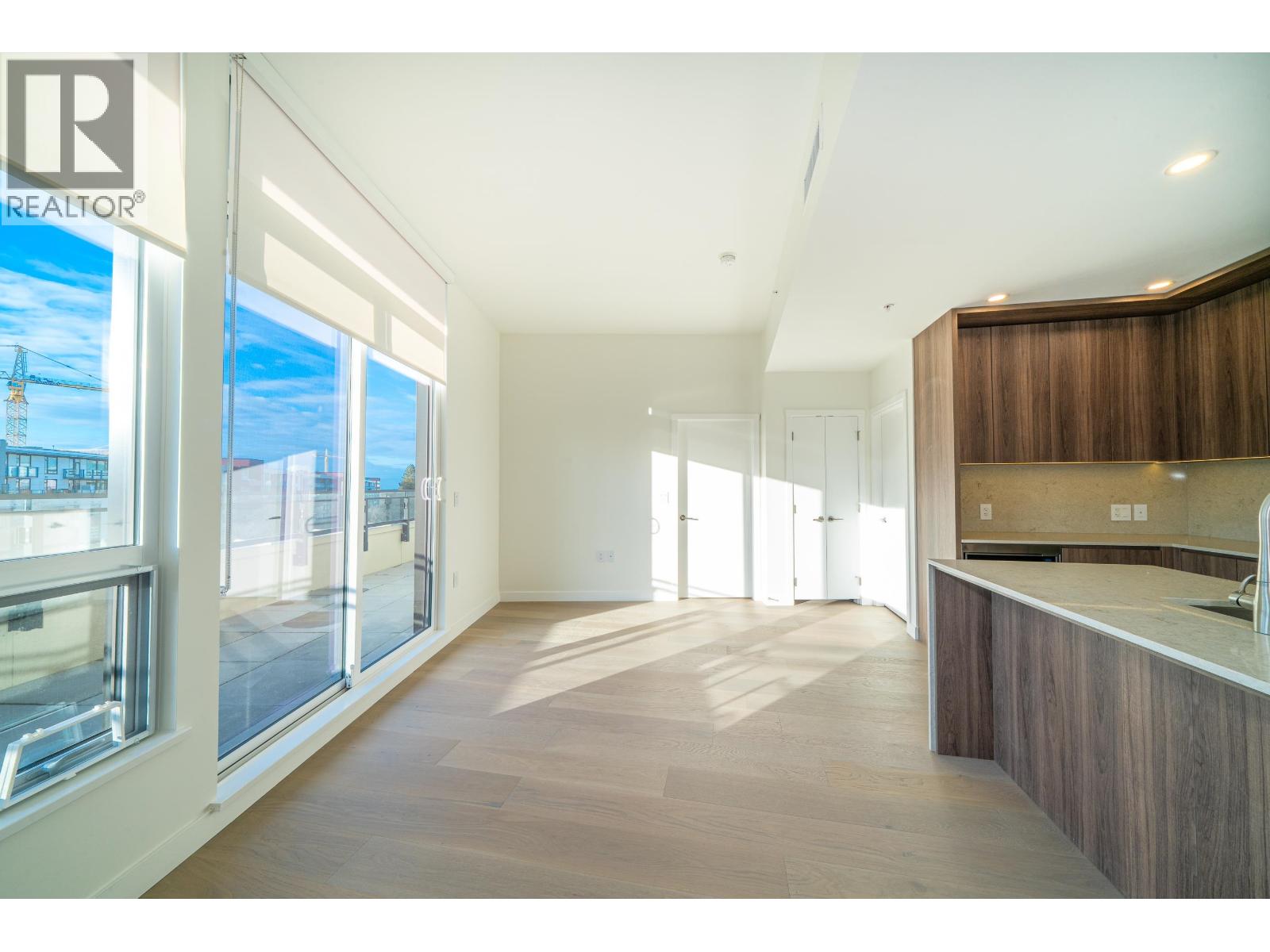 506 5212 Cambie Street Property Photo 3