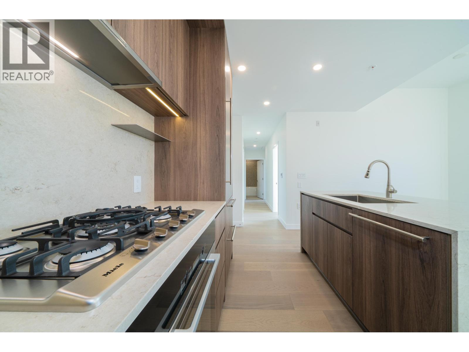506 5212 Cambie Street Property Photo 8