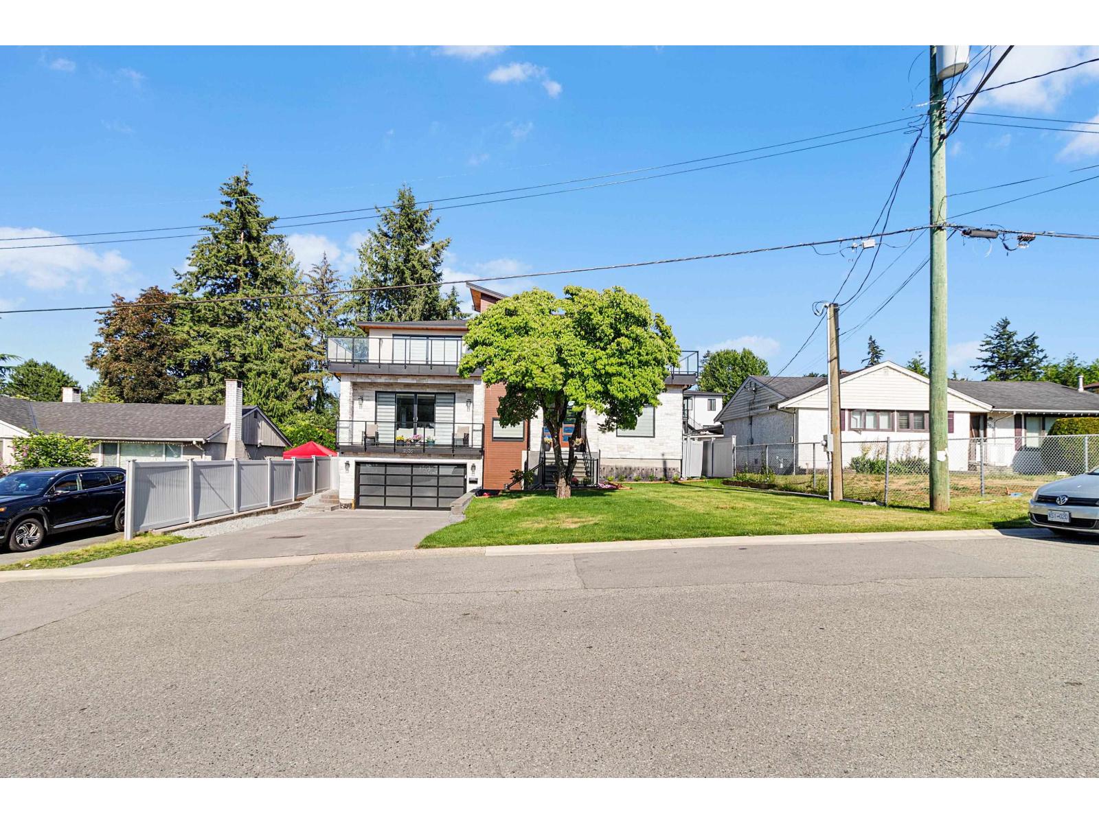 10936 128a Street Property Photo 3