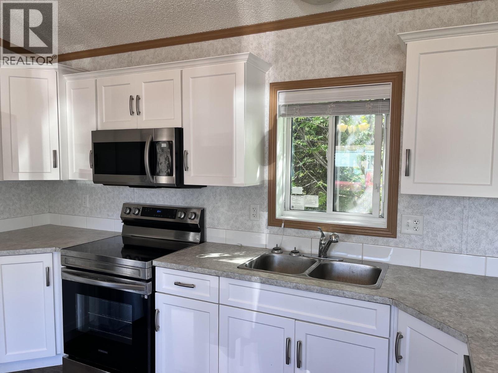 61 634 Elm Street Property Photo 5