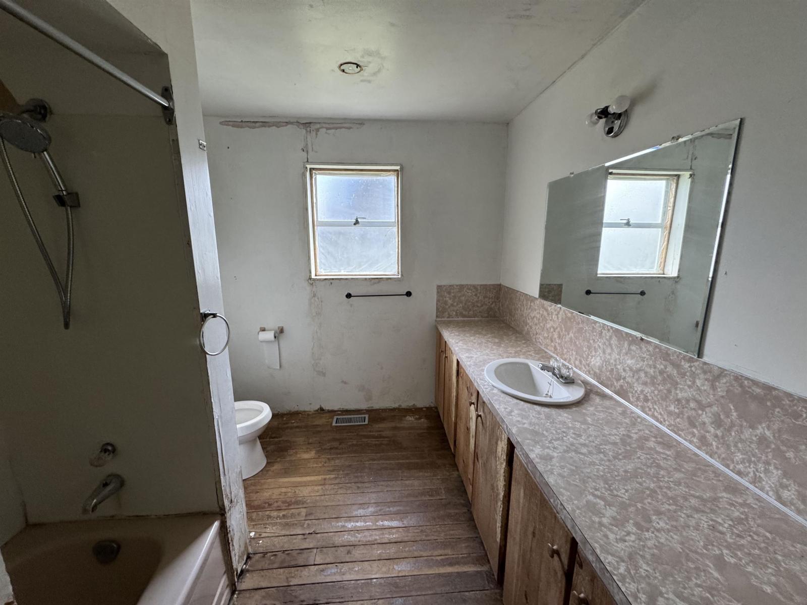 3177 Lefeuvre Road Property Photo 7