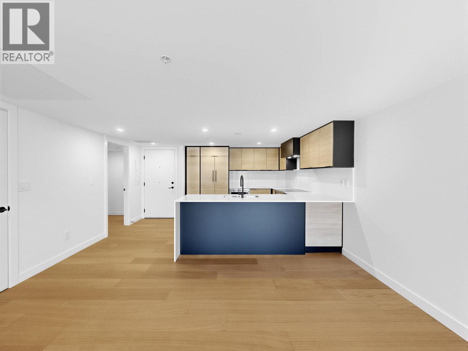 202 6485 Manitoba Street Property Photo 8